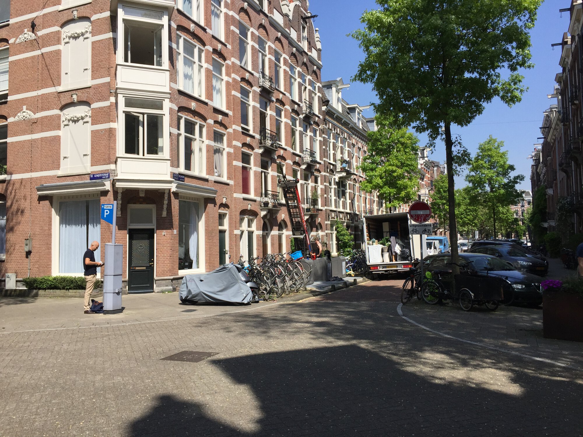 A machine with an elevator that helps to deliver big items to a flat through a window