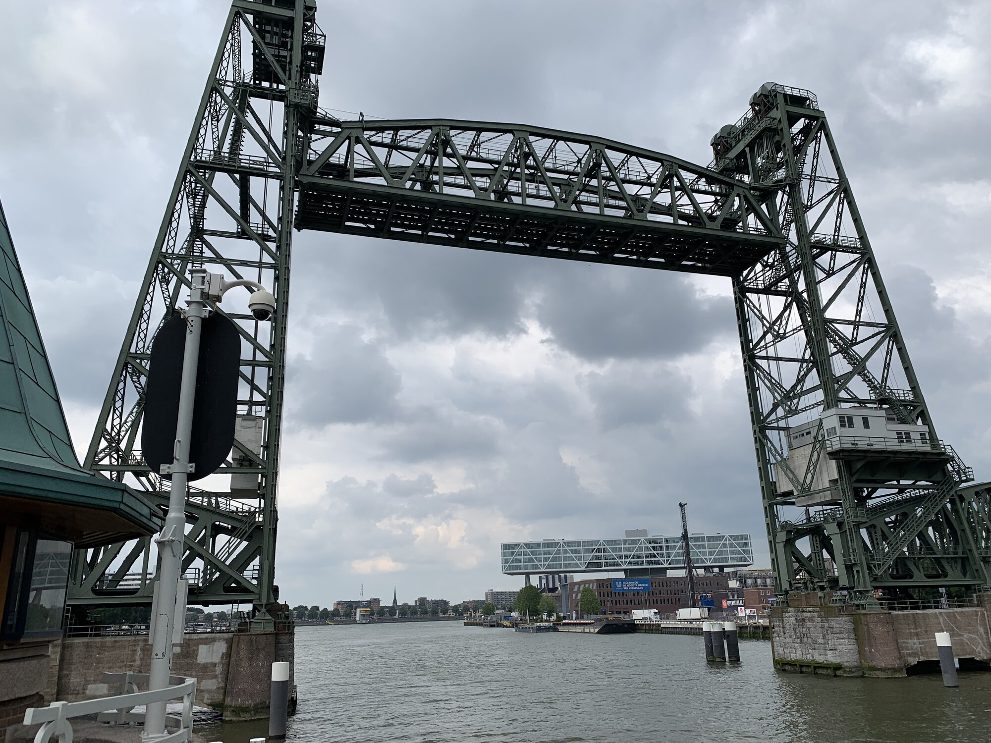 A bridge that can go up and down vertically